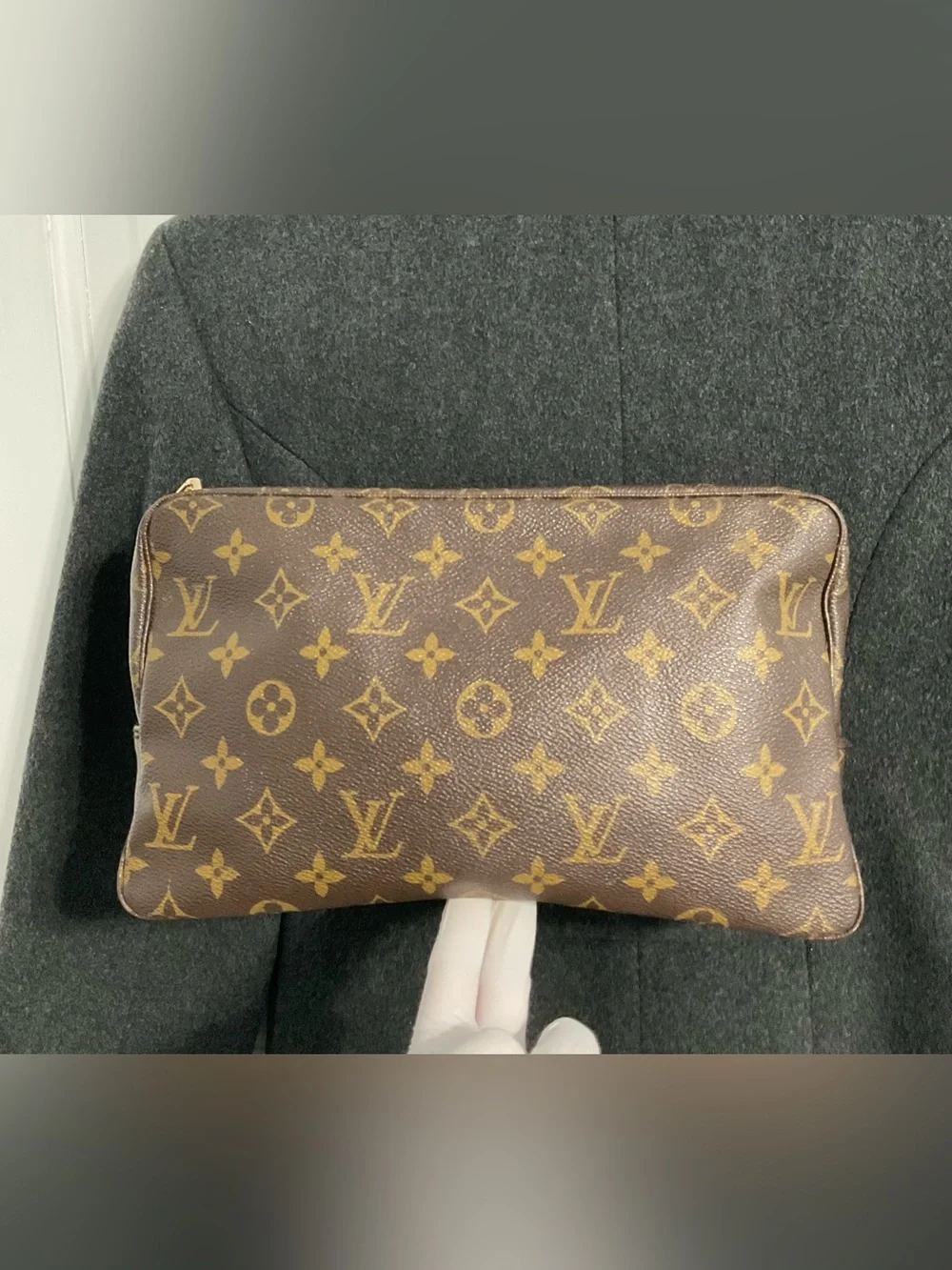 ✅LV TROUSSE 28 CLUTCH 862TH
AUTHENTIC LOUIS VUITTON - Picture 6 of 13